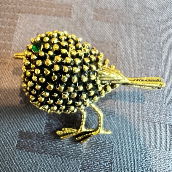 Textured Bird Brooch Gold New - Picture 1 of 1
